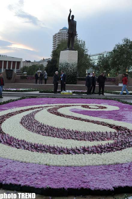 Holiday of Flowers celebrated in parks in Baku - PHOTO SESSION